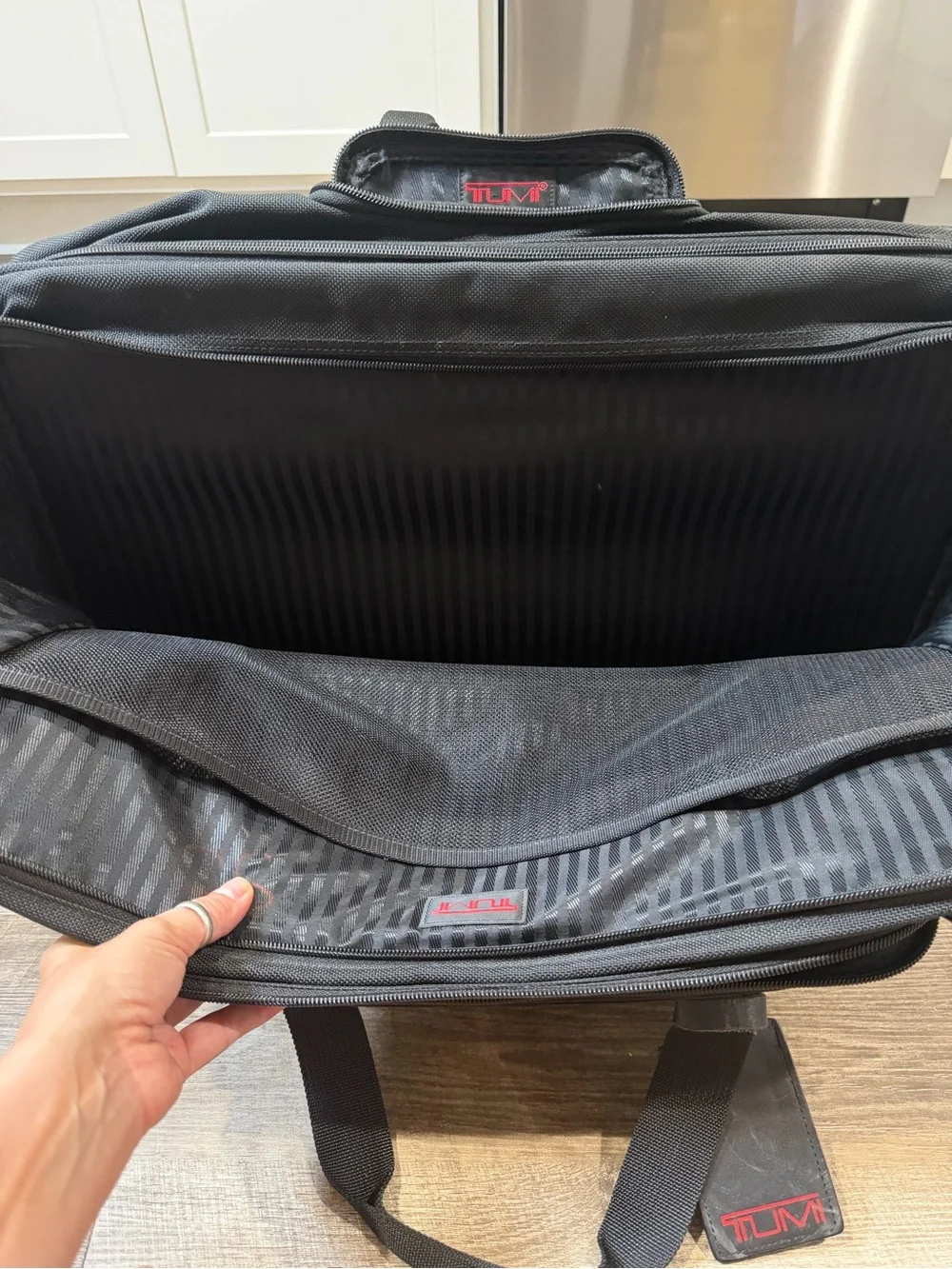 Tumi Classic Black 2 Wheel Ballistic Nylon Garment Carry On Bag 21